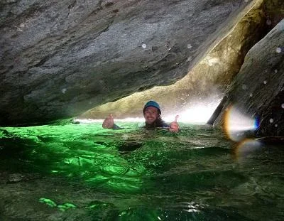 Nage dans le canyon de Caprie