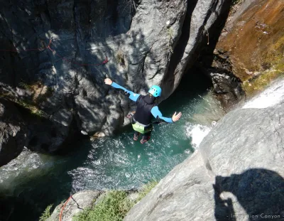 Saut dans le canyon de l'Eychauda